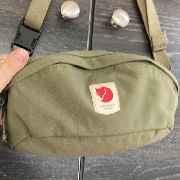 Fjallraven Handbags - Fjallraven Sweden 1960 Brand Fanny Pack Green EUC
